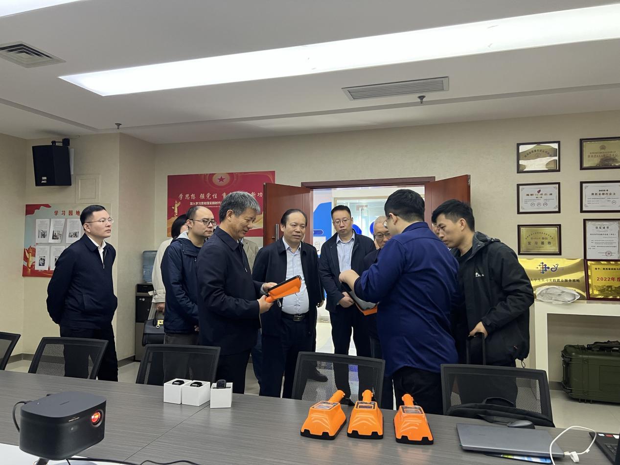 陜西省委副秘書長、省委軍民融合辦常務(wù)副主任尹清遼一行蒞臨中陜核集團(tuán)調(diào)研指導(dǎo)工作 陜西省委副秘書長、省委軍民融合辦常務(wù)副主任尹清遼一行蒞臨中陜核集團(tuán)調(diào)研指導(dǎo)工作